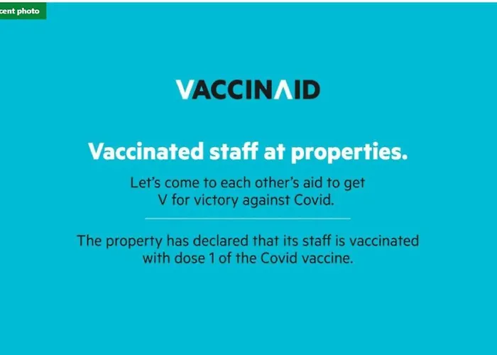Vaccinated Staff - Oyo 3523 Gong Corner 2*