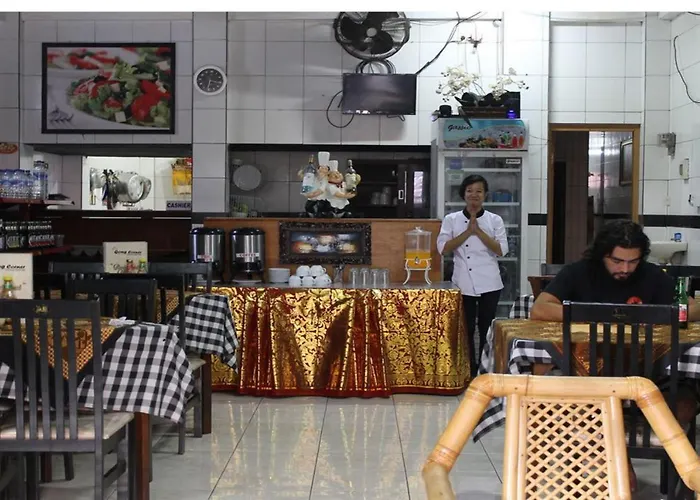 Vaccinated Staff - Oyo 3523 Gong Corner 2*