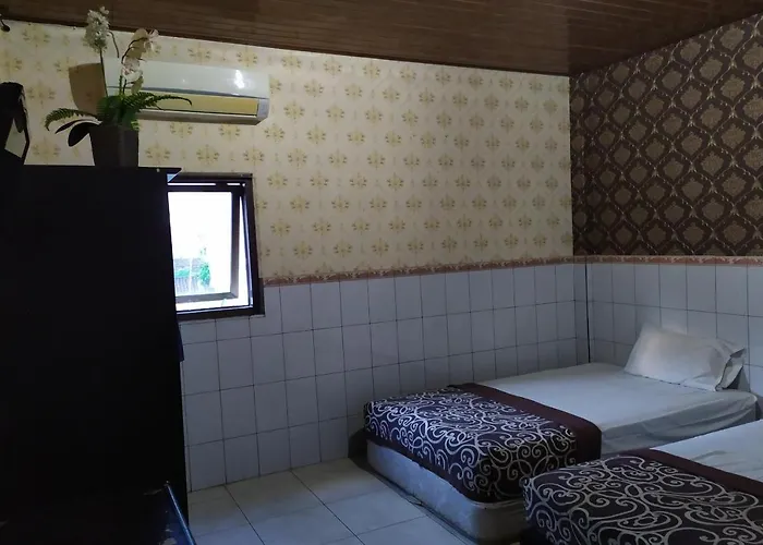 Vaccinated Staff - Oyo 3523 Gong Corner ホテル クタ